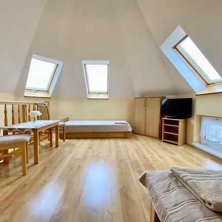 Podlesie ゲストハウス 3*