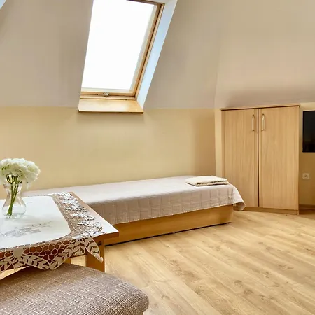 Podlesie ゲストハウス オストロボ