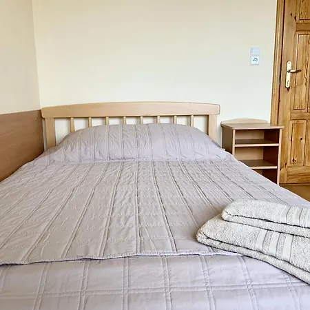 Podlesie ゲストハウス オストロボ